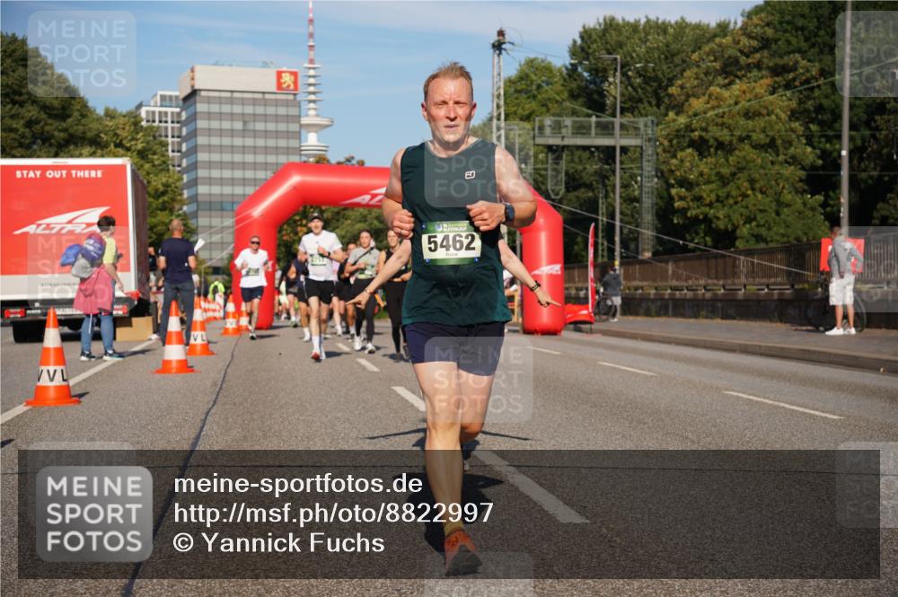 07.09.2025 - BARMER Alsterlauf Yannick Fuchs http://msf.ph/oto/8822997 07.09.2025 09:47:18 Laufen 5462 meine-sportfotos.de