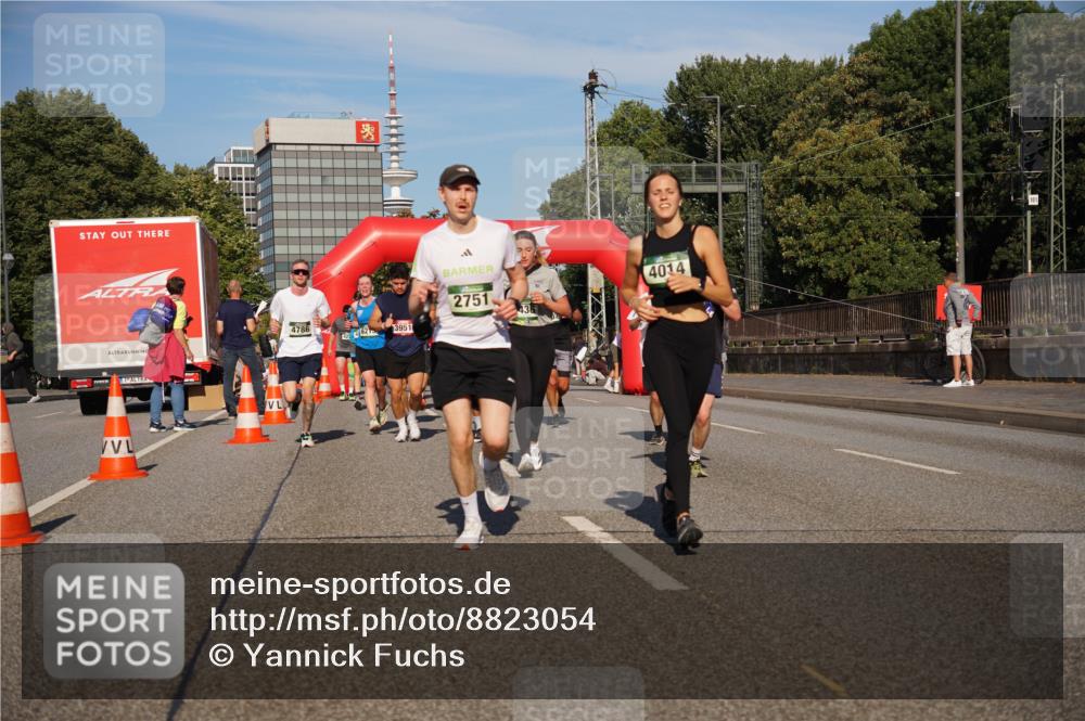 07.09.2025 - BARMER Alsterlauf Yannick Fuchs http://msf.ph/oto/8823054 07.09.2025 09:47:22 Laufen 4786, 62, 3951, 2751, 4014, 436 meine-sportfotos.de