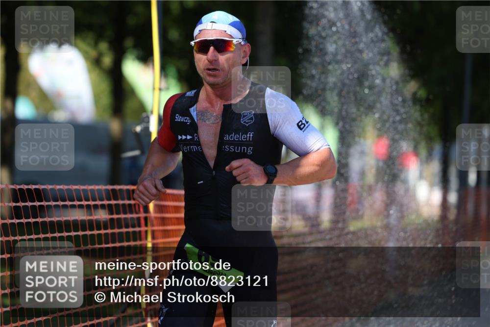 07.09.2025 - 19. Norderstedt Triathlon Michael Strokosch http://msf.ph/oto/8823121 07.09.2025 15:14:16 Laufen 361, 976 meine-sportfotos.de