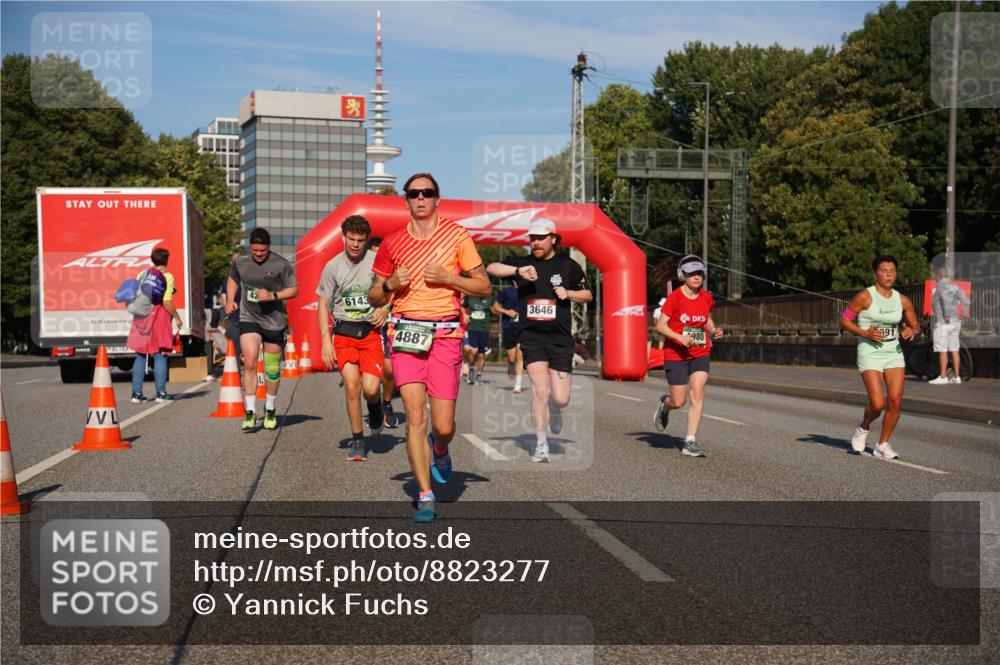 07.09.2025 - BARMER Alsterlauf Yannick Fuchs http://msf.ph/oto/8823277 07.09.2025 09:47:31 Laufen 6143, 4887, 3646, 91, 480 meine-sportfotos.de