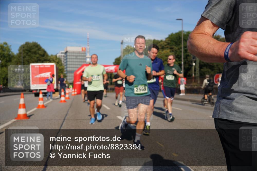 07.09.2025 - BARMER Alsterlauf Yannick Fuchs http://msf.ph/oto/8823394 07.09.2025 09:47:38 Laufen 2569 meine-sportfotos.de