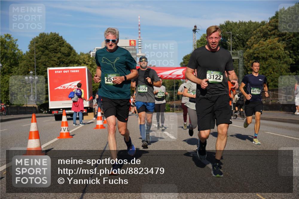 07.09.2025 - BARMER Alsterlauf Yannick Fuchs http://msf.ph/oto/8823479 07.09.2025 09:47:44 Laufen 25, 8159, 2419, 3122, 6079 meine-sportfotos.de