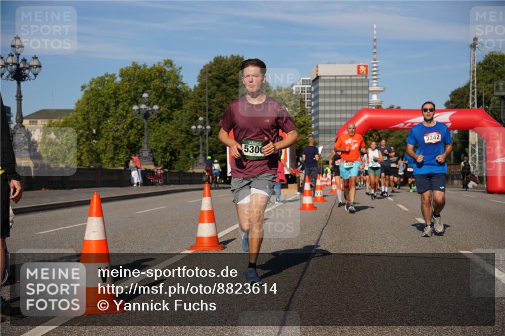 07.09.2025 - BARMER Alsterlauf Yannick Fuchs http://msf.ph/oto/8823614 07.09.2025 09:47:50 Laufen 5300, 4886, 3242 meine-sportfotos.de