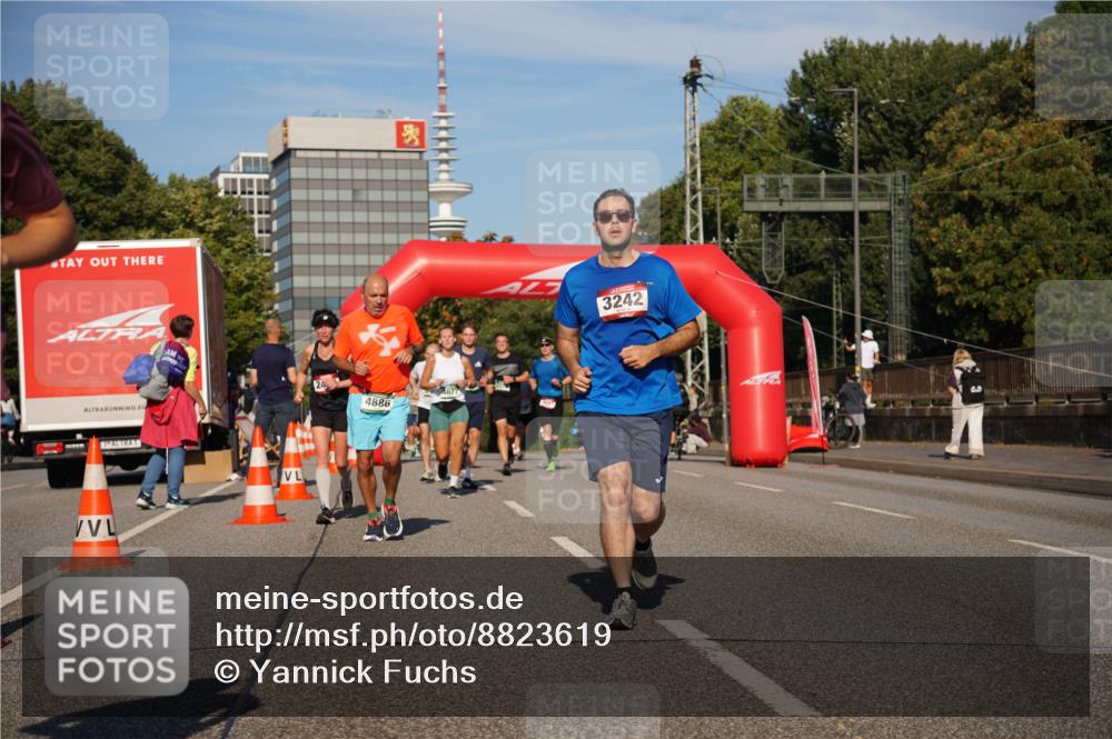 07.09.2025 - BARMER Alsterlauf Yannick Fuchs http://msf.ph/oto/8823619 07.09.2025 09:47:50 Laufen 4886, 3242 meine-sportfotos.de