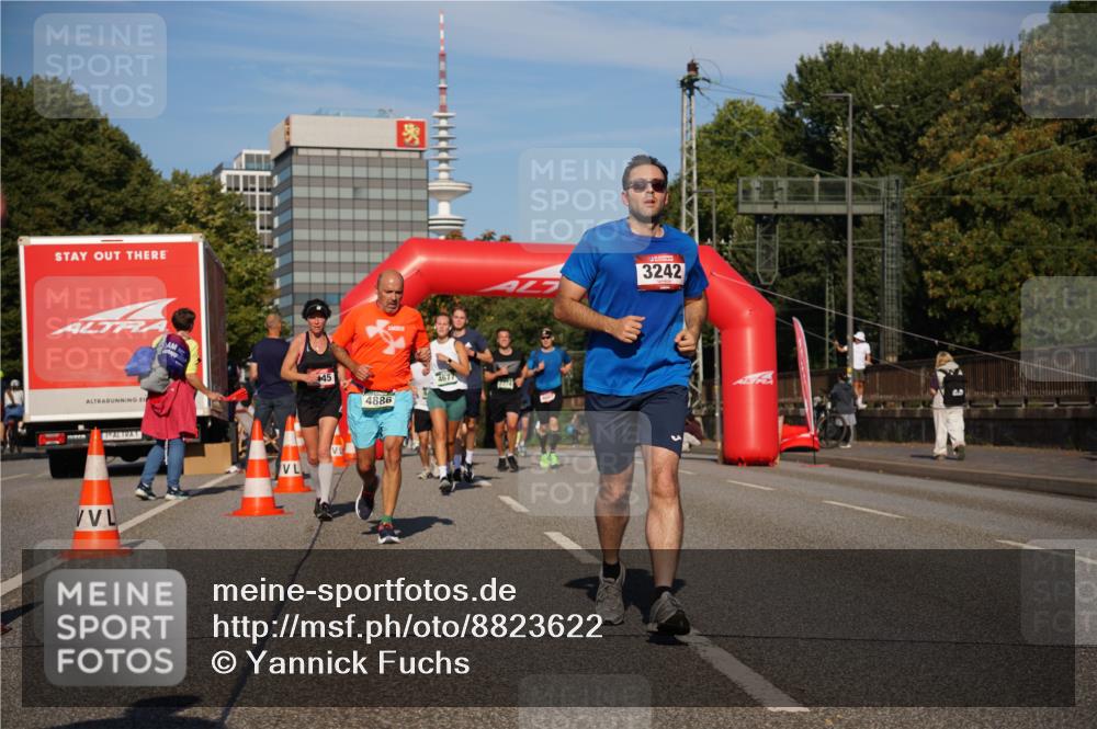07.09.2025 - BARMER Alsterlauf Yannick Fuchs http://msf.ph/oto/8823622 07.09.2025 09:47:50 Laufen 45, 4886, 4677, 3242 meine-sportfotos.de