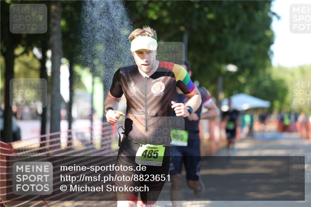 07.09.2025 - 19. Norderstedt Triathlon Michael Strokosch http://msf.ph/oto/8823651 07.09.2025 16:10:43 Laufen 448, 460, 485, 490, 1071 meine-sportfotos.de