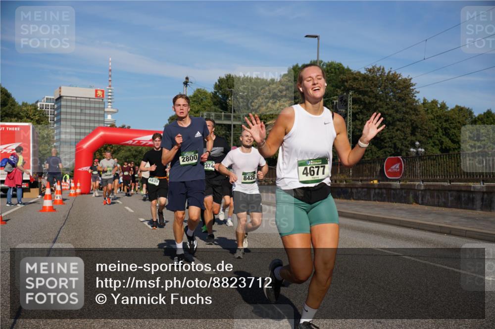 07.09.2025 - BARMER Alsterlauf Yannick Fuchs http://msf.ph/oto/8823712 07.09.2025 09:47:56 Laufen 4839, 2800, 2374, 8428, 4677 meine-sportfotos.de