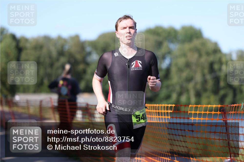 07.09.2025 - 19. Norderstedt Triathlon Michael Strokosch http://msf.ph/oto/8823754 07.09.2025 16:11:04 Laufen 547, 548 meine-sportfotos.de
