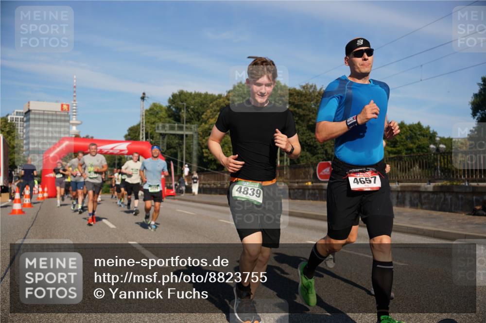 07.09.2025 - BARMER Alsterlauf Yannick Fuchs http://msf.ph/oto/8823755 07.09.2025 09:47:59 Laufen 4839, 4657 meine-sportfotos.de