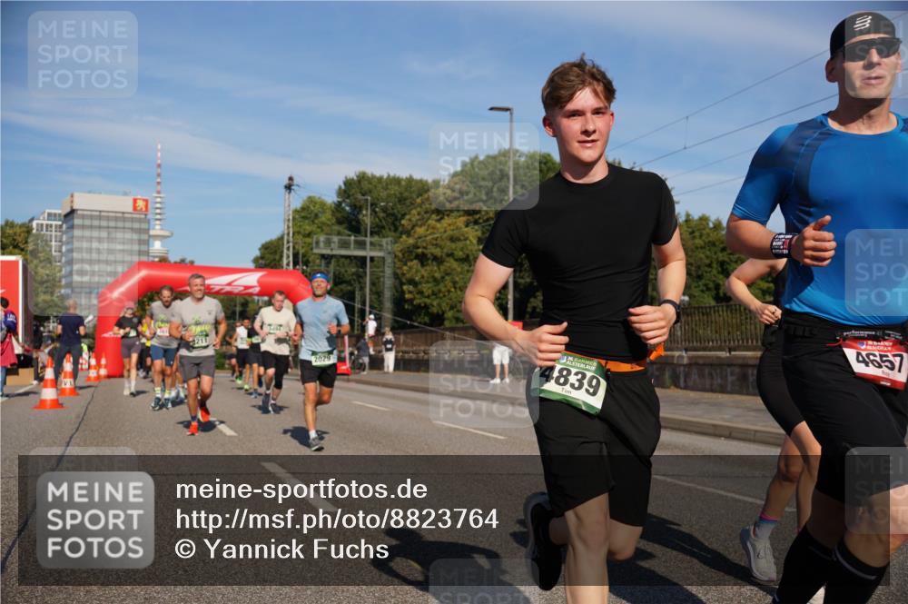 07.09.2025 - BARMER Alsterlauf Yannick Fuchs http://msf.ph/oto/8823764 07.09.2025 09:47:59 Laufen 211, 2029, 4839, 36, 4657 meine-sportfotos.de