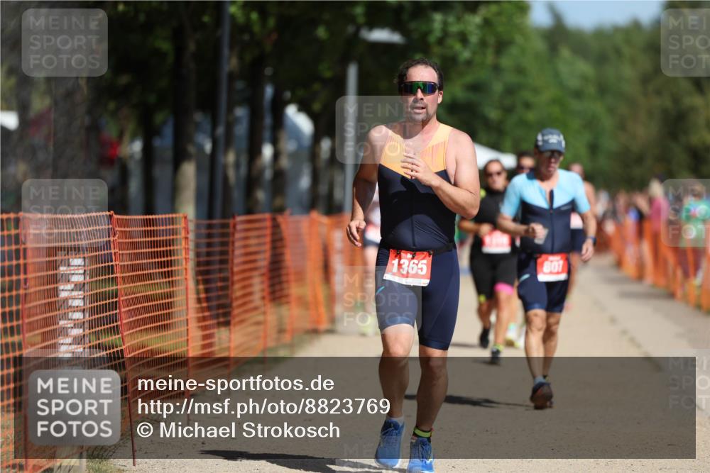07.09.2025 - 19. Norderstedt Triathlon Michael Strokosch http://msf.ph/oto/8823769 07.09.2025 12:15:25 Laufen 807, 1253, 1301, 1315, 1358, 1365 meine-sportfotos.de