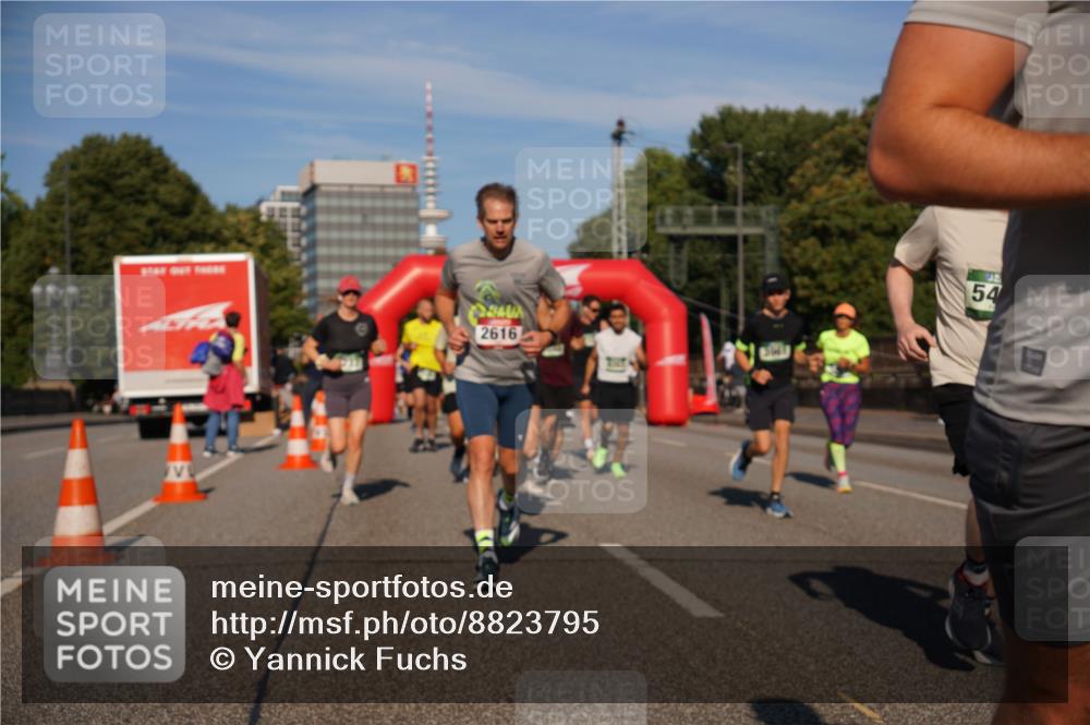 07.09.2025 - BARMER Alsterlauf Yannick Fuchs http://msf.ph/oto/8823795 07.09.2025 09:48:02 Laufen 2616, 3961, 54 meine-sportfotos.de