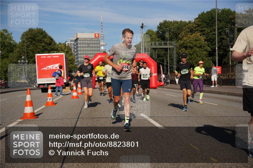 07.09.2025 - BARMER Alsterlauf Yannick Fuchs http://msf.ph/oto/8823801 07.09.2025 09:48:03 Laufen 2737, 345, 616, 8263, 3961 meine-sportfotos.de