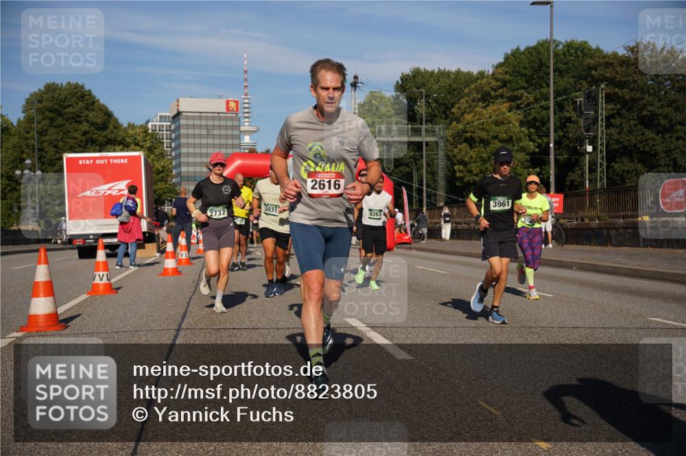 07.09.2025 - BARMER Alsterlauf Yannick Fuchs http://msf.ph/oto/8823805 07.09.2025 09:48:03 Laufen 100, 2616, 3831, 2737, 8263, 3961 meine-sportfotos.de