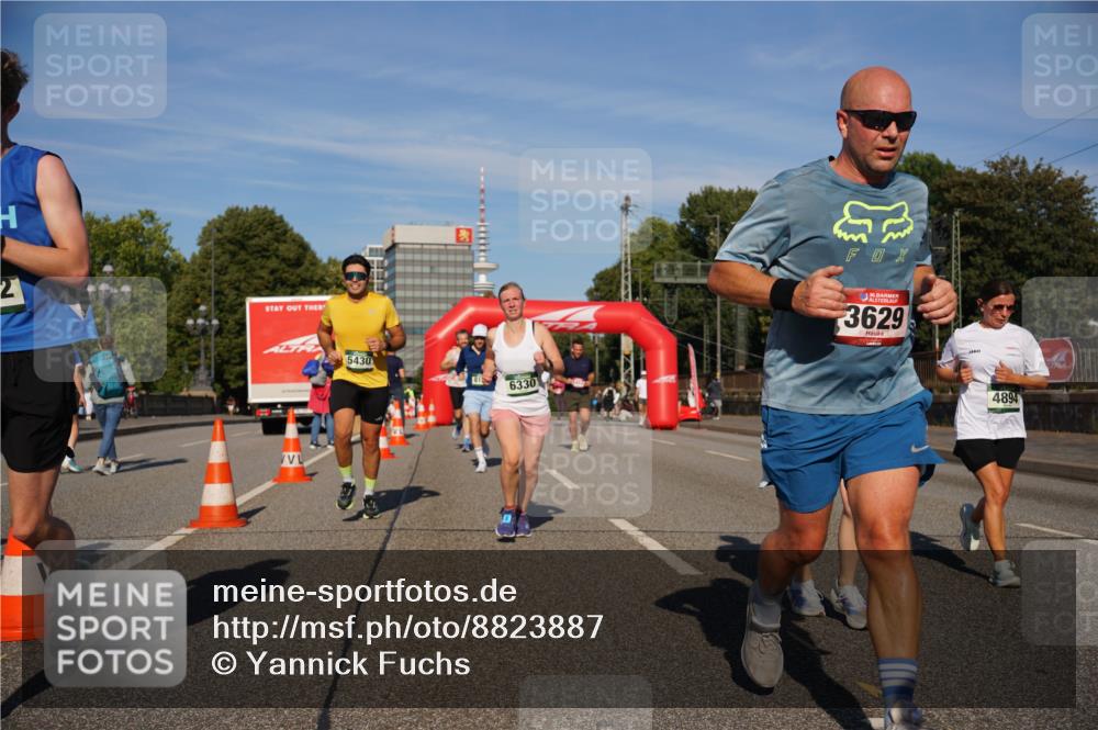 07.09.2025 - BARMER Alsterlauf Yannick Fuchs http://msf.ph/oto/8823887 07.09.2025 09:48:10 Laufen 2, 5430, 6330, 36, 3629, 4894 meine-sportfotos.de