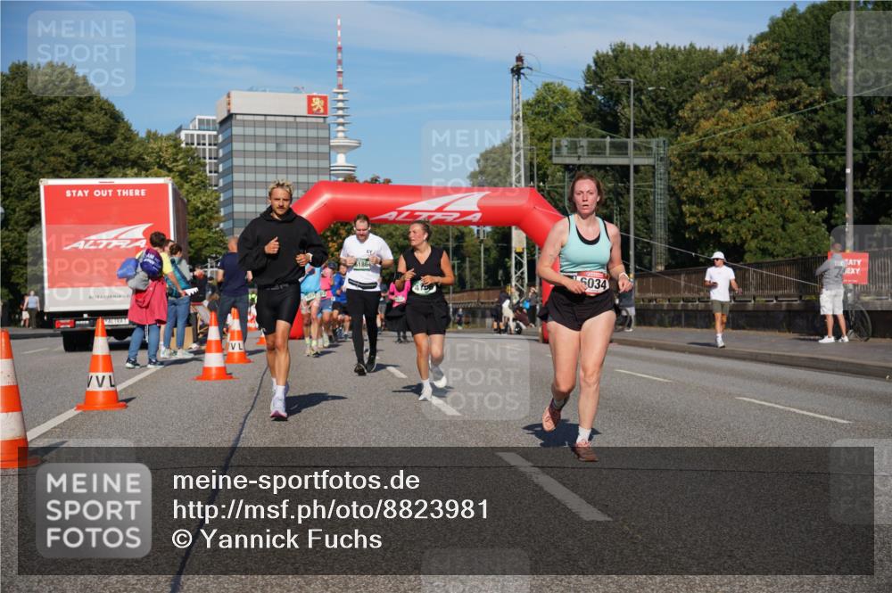 07.09.2025 - BARMER Alsterlauf Yannick Fuchs http://msf.ph/oto/8823981 07.09.2025 09:48:21 Laufen 4796, 6034 meine-sportfotos.de