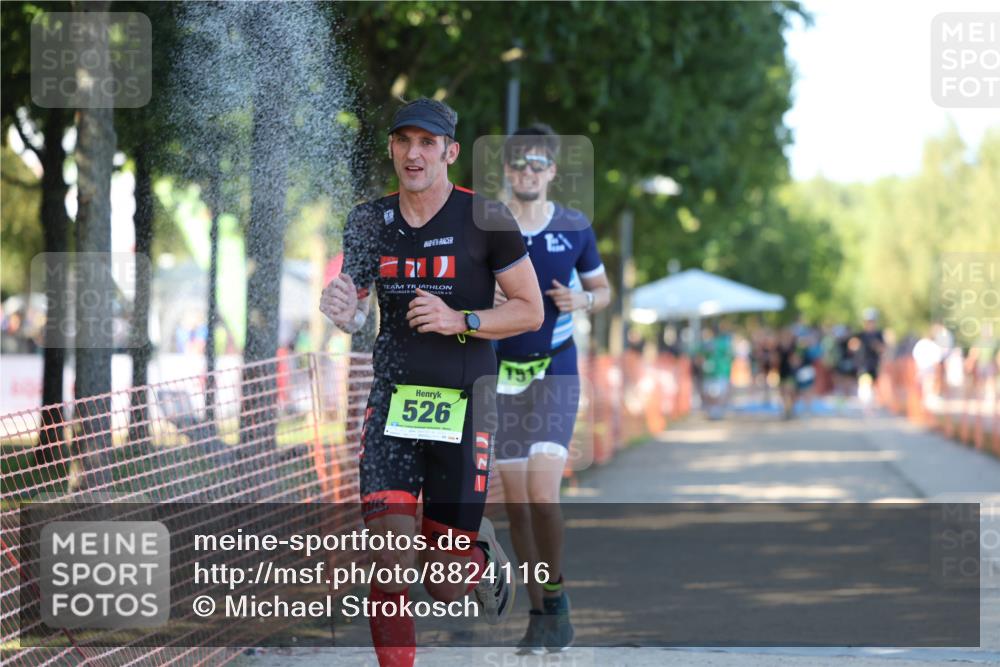 07.09.2025 - 19. Norderstedt Triathlon Michael Strokosch http://msf.ph/oto/8824116 07.09.2025 16:13:14 Laufen 526, 887, 927, 930, 1429, 1511 meine-sportfotos.de