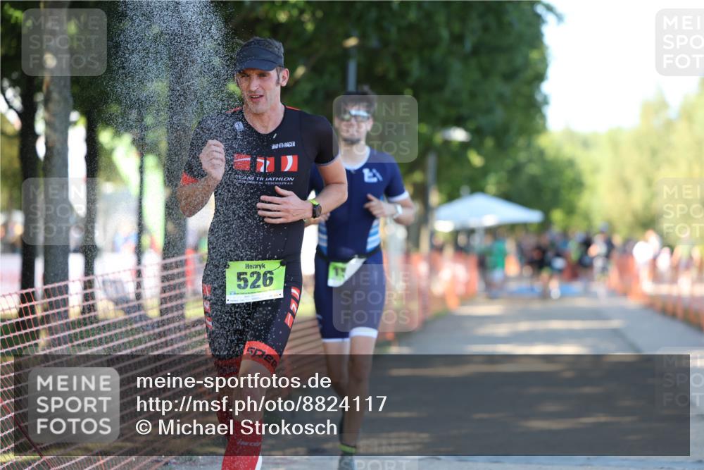 07.09.2025 - 19. Norderstedt Triathlon Michael Strokosch http://msf.ph/oto/8824117 07.09.2025 16:13:15 Laufen 526, 887, 927, 930, 1429, 1511 meine-sportfotos.de