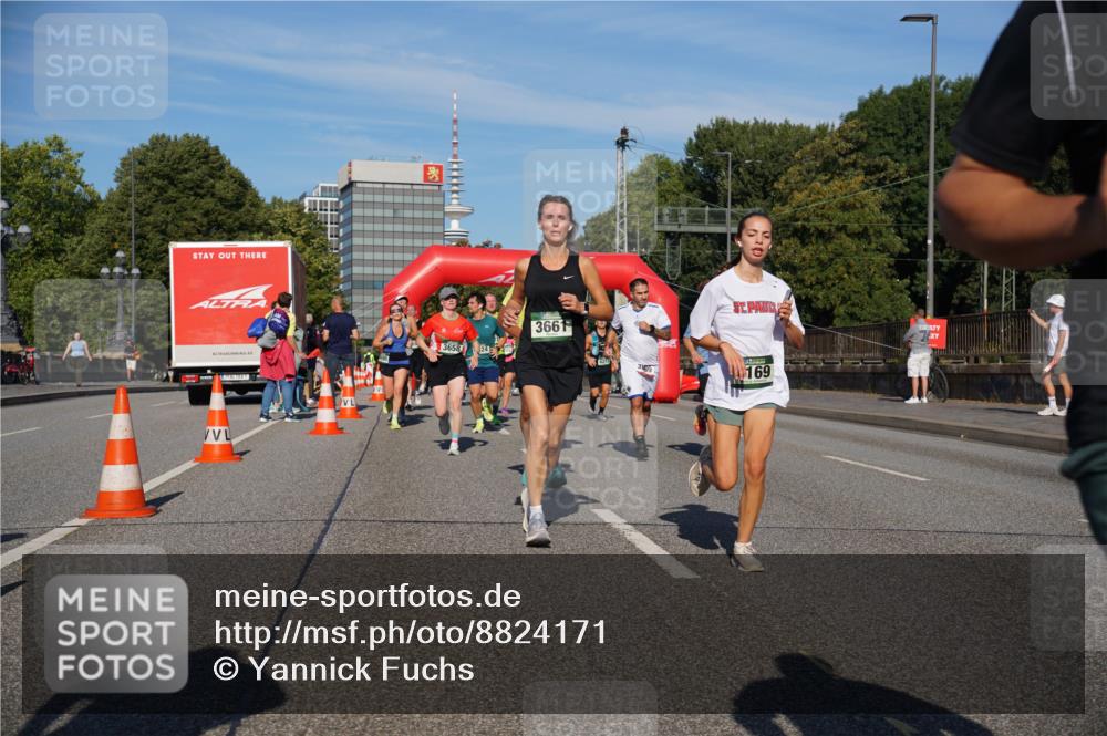 07.09.2025 - BARMER Alsterlauf Yannick Fuchs http://msf.ph/oto/8824171 07.09.2025 09:48:36 Laufen 3658, 24, 3661, 3169, 169 meine-sportfotos.de