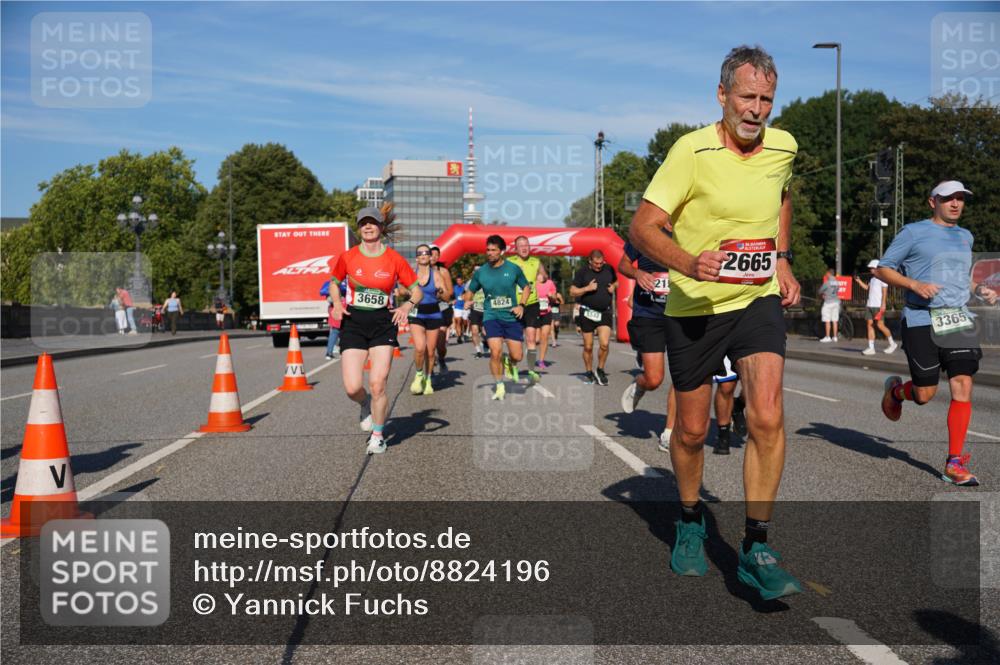 07.09.2025 - BARMER Alsterlauf Yannick Fuchs http://msf.ph/oto/8824196 07.09.2025 09:48:38 Laufen 4824, 542, 3658, 2665, 21, 3365 meine-sportfotos.de