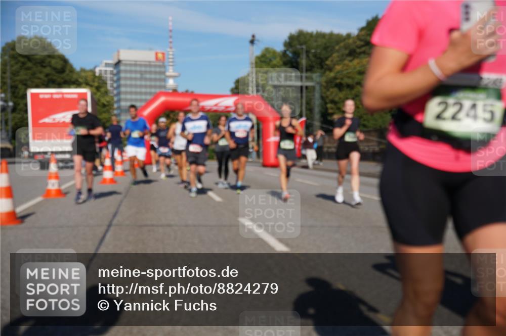 07.09.2025 - BARMER Alsterlauf Yannick Fuchs http://msf.ph/oto/8824279 07.09.2025 09:48:43 Laufen 2245 meine-sportfotos.de