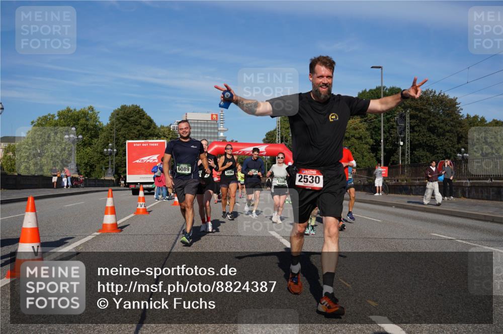 07.09.2025 - BARMER Alsterlauf Yannick Fuchs http://msf.ph/oto/8824387 07.09.2025 09:48:54 Laufen 6089, 3696, 05, 5895, 2530 meine-sportfotos.de