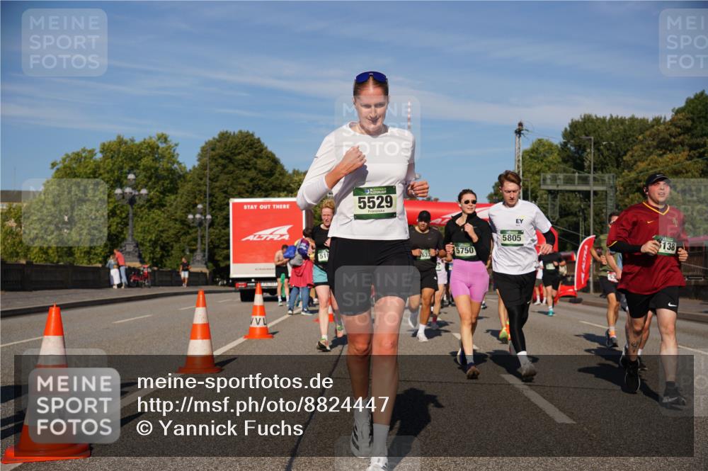 07.09.2025 - BARMER Alsterlauf Yannick Fuchs http://msf.ph/oto/8824447 07.09.2025 09:49:07 Laufen 5529, 637, 5750, 5805, 138 meine-sportfotos.de