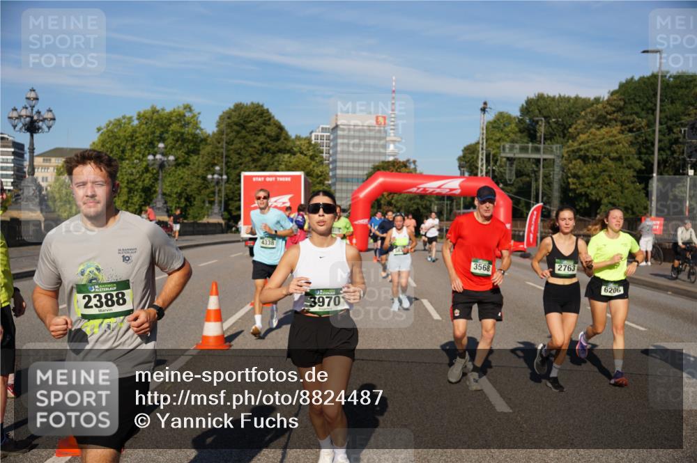 07.09.2025 - BARMER Alsterlauf Yannick Fuchs http://msf.ph/oto/8824487 07.09.2025 09:49:16 Laufen 36, 10, 2388, 4338, 3970, 3568, 2763, 6206 meine-sportfotos.de