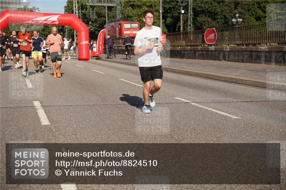 07.09.2025 - BARMER Alsterlauf Yannick Fuchs http://msf.ph/oto/8824510 07.09.2025 09:49:24 Laufen 115, 4235, 4842, 112, 142, 28 meine-sportfotos.de