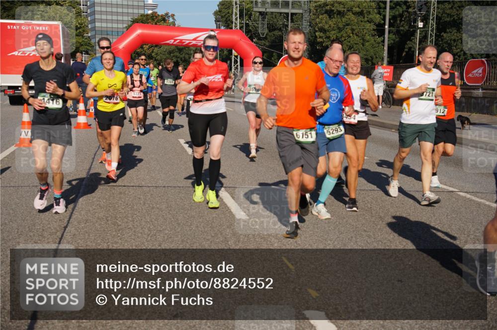 07.09.2025 - BARMER Alsterlauf Yannick Fuchs http://msf.ph/oto/8824552 07.09.2025 09:49:34 Laufen 3381, 355, 4416, 5377, 6151, 5293, 8454, 1, 721, 912 meine-sportfotos.de