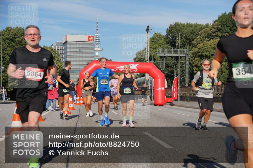 07.09.2025 - BARMER Alsterlauf Yannick Fuchs http://msf.ph/oto/8824750 07.09.2025 09:50:23 Laufen 5864, 5843, 4920, 3992, 5842, 354 meine-sportfotos.de