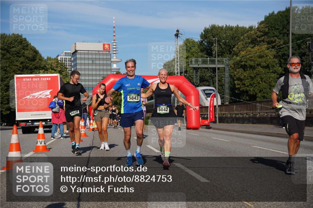 07.09.2025 - BARMER Alsterlauf Yannick Fuchs http://msf.ph/oto/8824753 07.09.2025 09:50:24 Laufen 4920, 201, 5843, 5842 meine-sportfotos.de