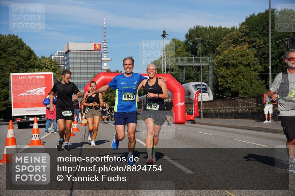 07.09.2025 - BARMER Alsterlauf Yannick Fuchs http://msf.ph/oto/8824754 07.09.2025 09:50:24 Laufen 4920, 5843, 5842 meine-sportfotos.de