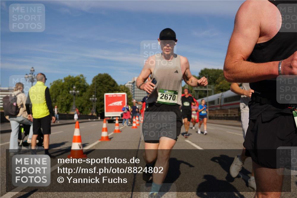 07.09.2025 - BARMER Alsterlauf Yannick Fuchs http://msf.ph/oto/8824802 07.09.2025 09:50:39 Laufen 2670 meine-sportfotos.de