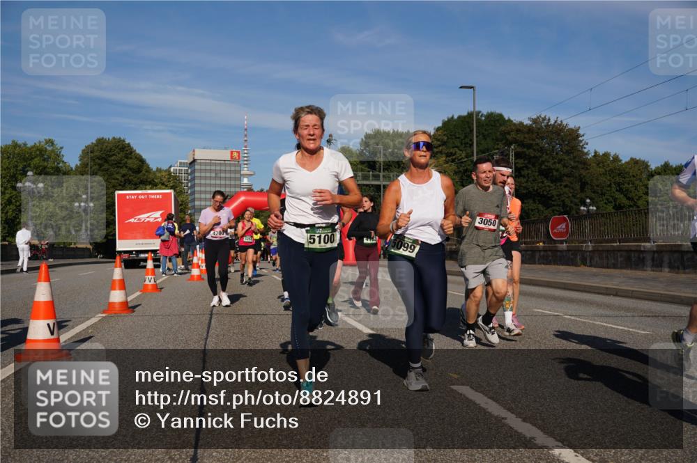 07.09.2025 - BARMER Alsterlauf Yannick Fuchs http://msf.ph/oto/8824891 07.09.2025 09:51:12 Laufen 4700, 3252, 5100, 4163, 5099, 3050 meine-sportfotos.de