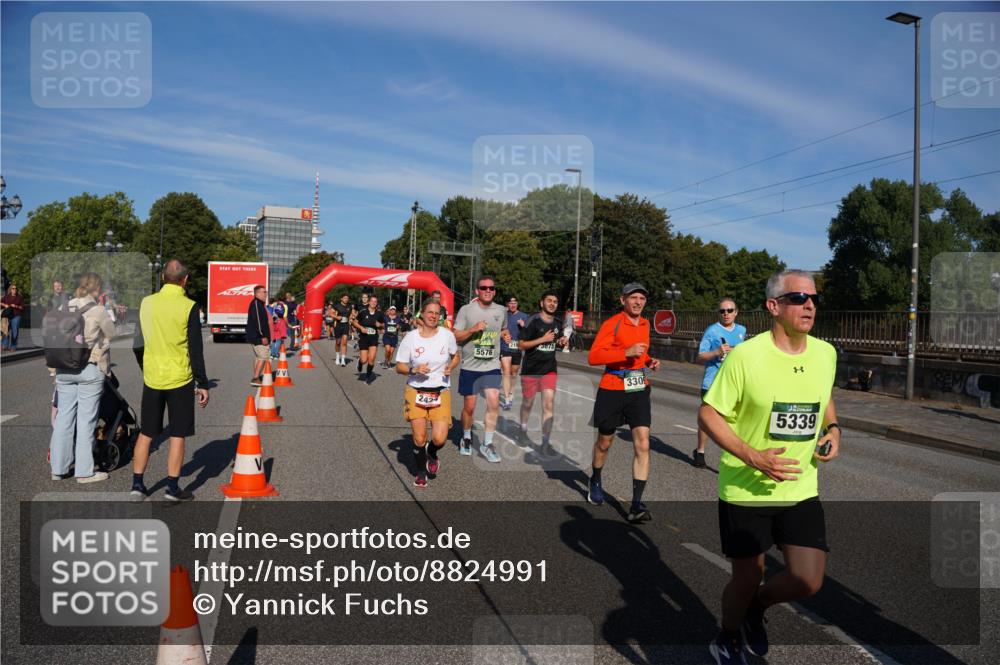 07.09.2025 - BARMER Alsterlauf Yannick Fuchs http://msf.ph/oto/8824991 07.09.2025 09:56:14 Laufen 242, 218, 3675, 5576, 3309, 5339 meine-sportfotos.de