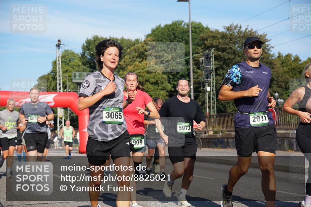 07.09.2025 - BARMER Alsterlauf Yannick Fuchs http://msf.ph/oto/8825021 07.09.2025 09:56:24 Laufen 803, 3065, 7001, 2909, 5973, 2911 meine-sportfotos.de