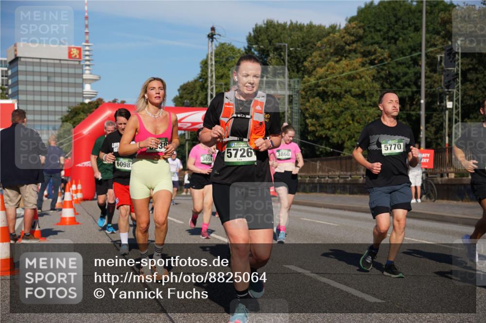 07.09.2025 - BARMER Alsterlauf Yannick Fuchs http://msf.ph/oto/8825064 07.09.2025 09:56:40 Laufen 38, 3859, 6098, 5726, 5770, 3860 meine-sportfotos.de