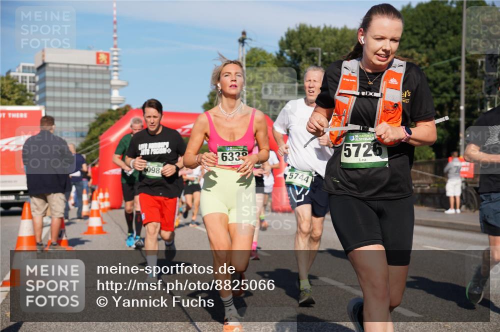 07.09.2025 - BARMER Alsterlauf Yannick Fuchs http://msf.ph/oto/8825066 07.09.2025 09:56:41 Laufen 098, 30, 633, 5744, 36, 5726 meine-sportfotos.de