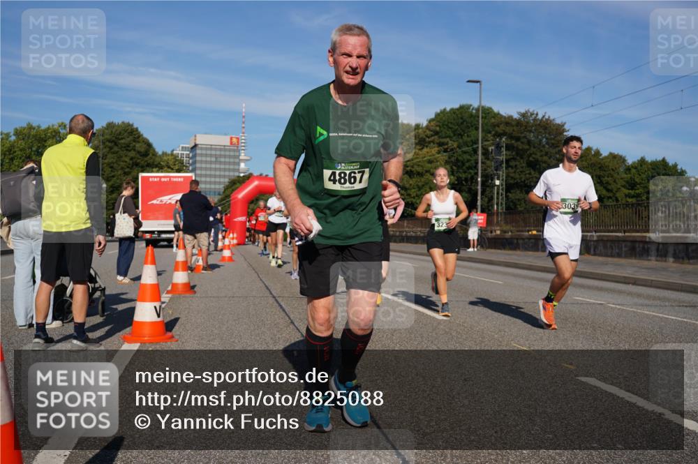 07.09.2025 - BARMER Alsterlauf Yannick Fuchs http://msf.ph/oto/8825088 07.09.2025 09:56:45 Laufen 36, 4867, 323, 3039 meine-sportfotos.de