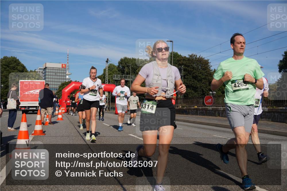 07.09.2025 - BARMER Alsterlauf Yannick Fuchs http://msf.ph/oto/8825097 07.09.2025 09:56:48 Laufen 5876, 5471, 5314, 4265, 98 meine-sportfotos.de