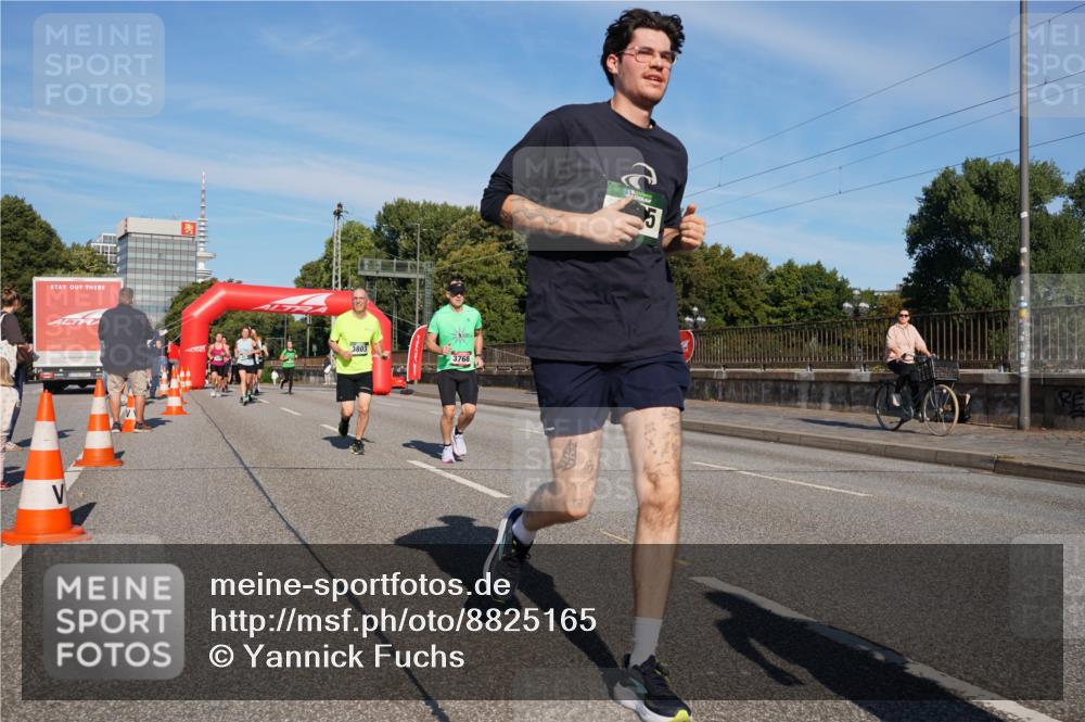 07.09.2025 - BARMER Alsterlauf Yannick Fuchs http://msf.ph/oto/8825165 07.09.2025 09:57:09 Laufen 3803, 3768 meine-sportfotos.de