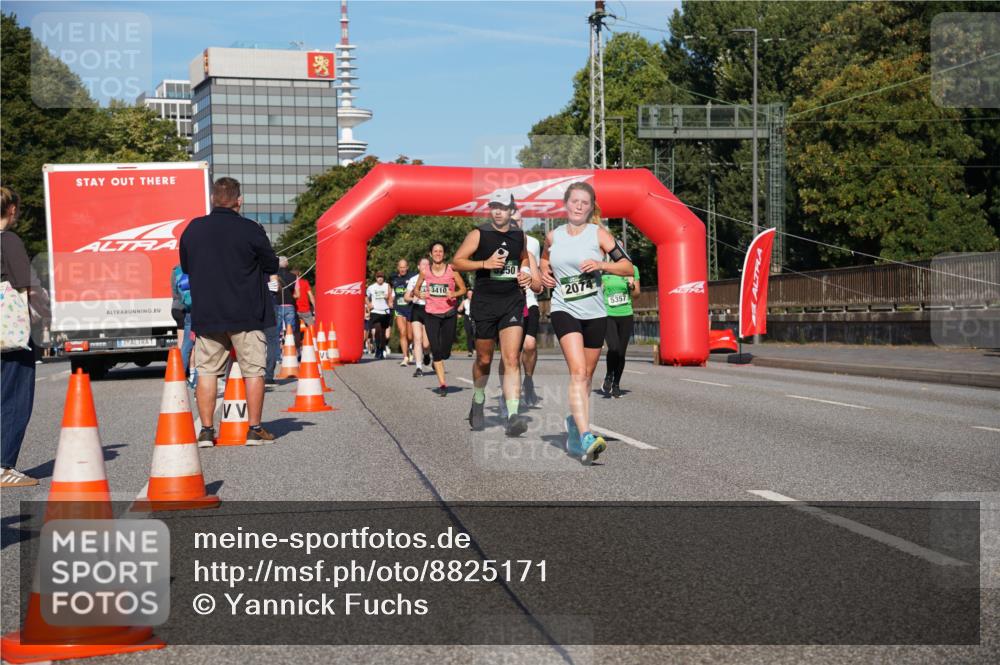 07.09.2025 - BARMER Alsterlauf Yannick Fuchs http://msf.ph/oto/8825171 07.09.2025 09:57:12 Laufen 3410, 250, 2074, 5357 meine-sportfotos.de