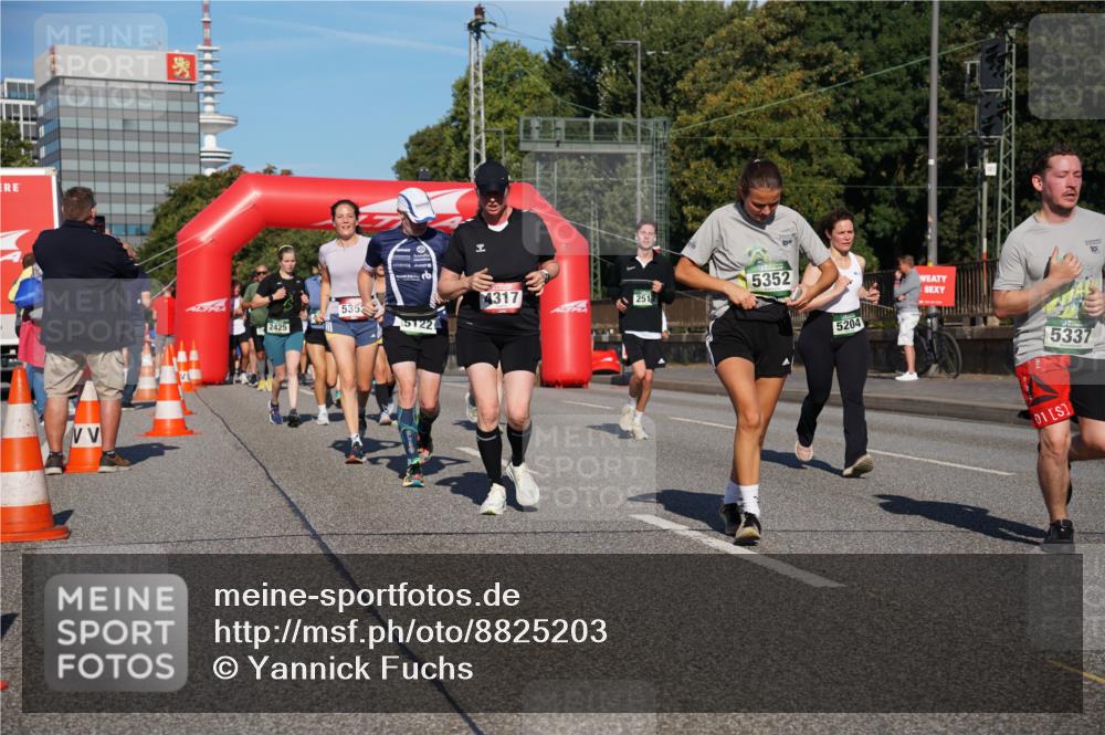 07.09.2025 - BARMER Alsterlauf Yannick Fuchs http://msf.ph/oto/8825203 07.09.2025 09:57:25 Laufen 2425, 5353, 5352, 4317, 2517, 5122, 5204, 5337, 01 meine-sportfotos.de