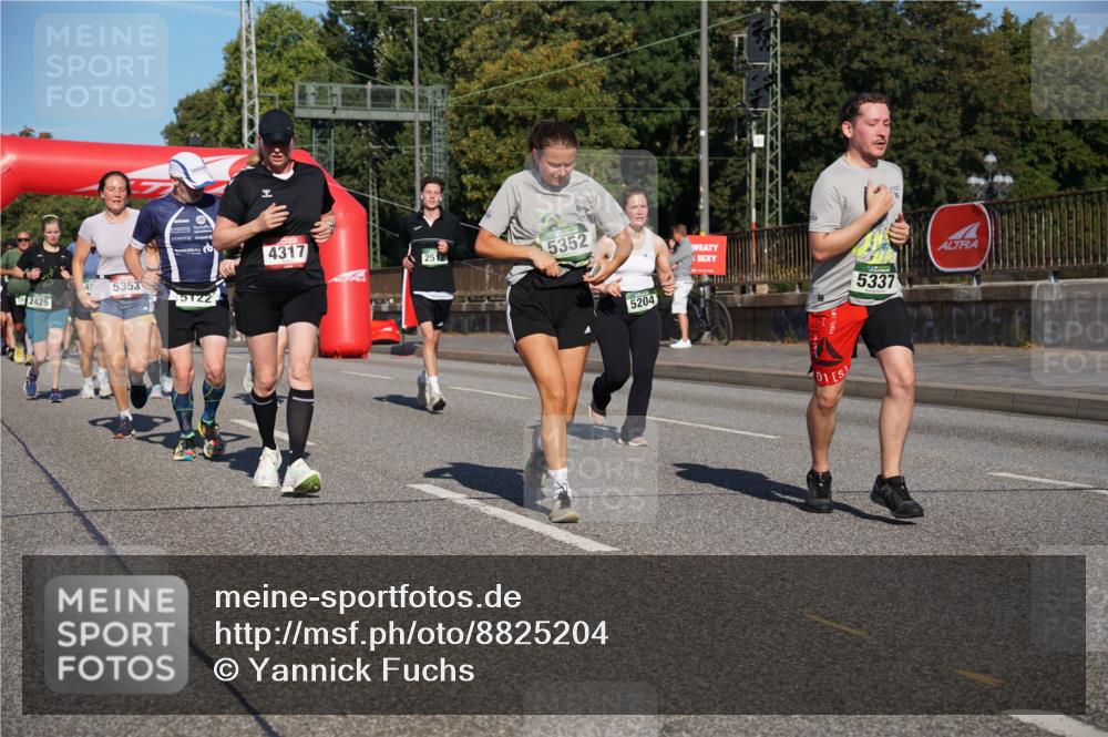 07.09.2025 - BARMER Alsterlauf Yannick Fuchs http://msf.ph/oto/8825204 07.09.2025 09:57:25 Laufen 4317, 251, 2425, 45, 5353, 5122, 5352, 5204, 01, 5337 meine-sportfotos.de