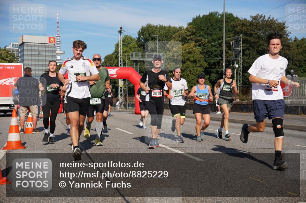 07.09.2025 - BARMER Alsterlauf Yannick Fuchs http://msf.ph/oto/8825229 07.09.2025 09:57:33 Laufen 3950, 466, 3018, 3834, 8283, 5849, 8090 meine-sportfotos.de