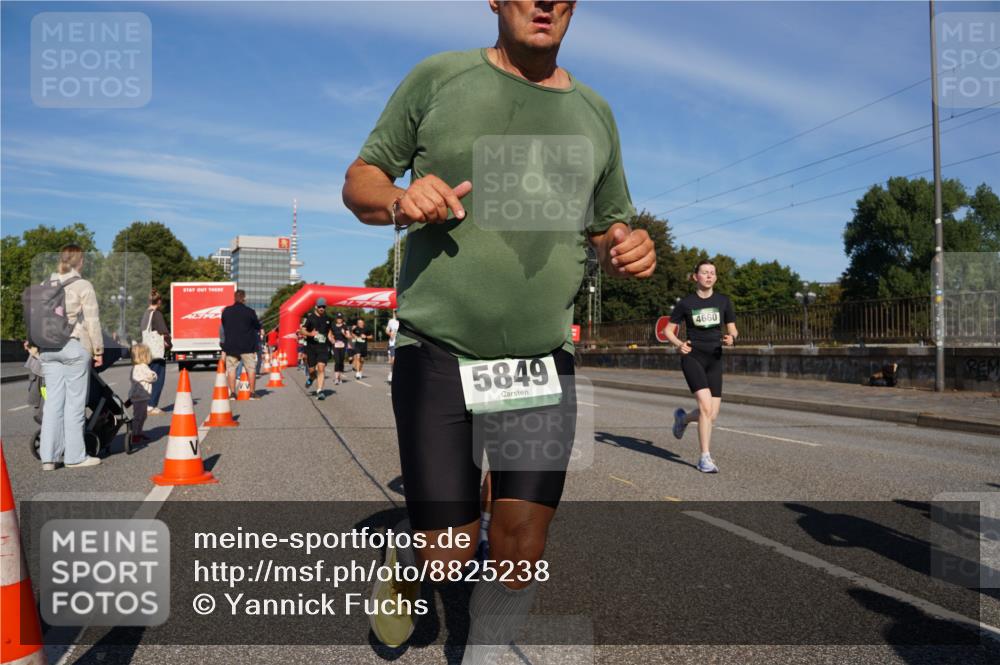 07.09.2025 - BARMER Alsterlauf Yannick Fuchs http://msf.ph/oto/8825238 07.09.2025 09:57:36 Laufen 5849, 4660 meine-sportfotos.de