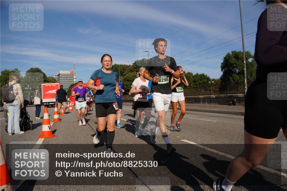 07.09.2025 - BARMER Alsterlauf Yannick Fuchs http://msf.ph/oto/8825330 07.09.2025 09:57:59 Laufen 4139, 52, 2843, 8295, 2798 meine-sportfotos.de