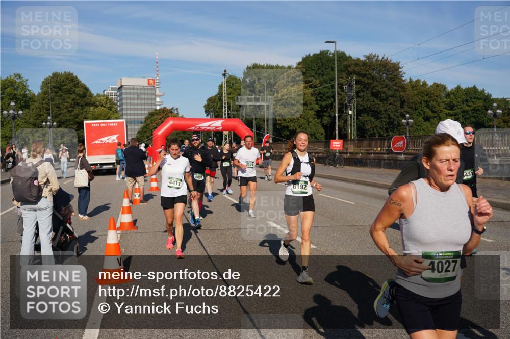 07.09.2025 - BARMER Alsterlauf Yannick Fuchs http://msf.ph/oto/8825422 07.09.2025 09:58:25 Laufen 4411, 6091, 8441, 3524, 6192, 43, 36, 4027 meine-sportfotos.de