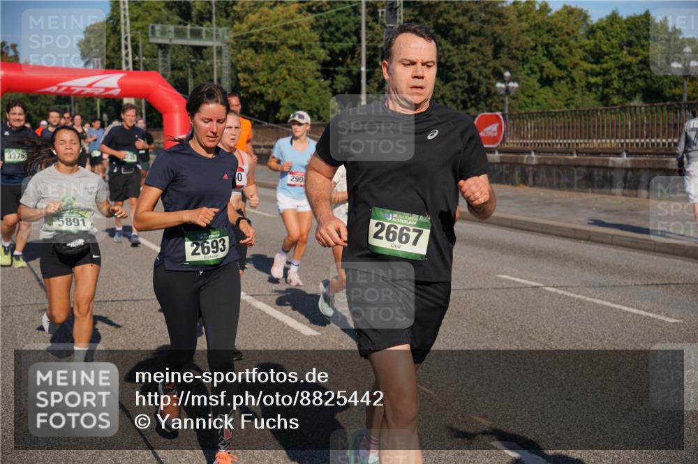 07.09.2025 - BARMER Alsterlauf Yannick Fuchs http://msf.ph/oto/8825442 07.09.2025 09:58:34 Laufen 3378, 5891, 10, 2693, 0, 290, 36, 2667 meine-sportfotos.de